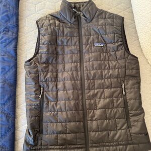 Patagonia Men’s nano puff vest with Kikori branding with tags